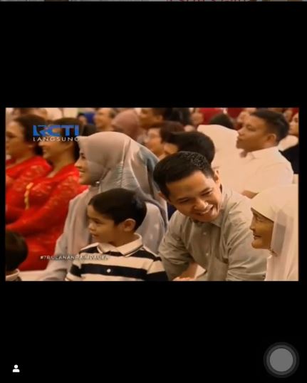 Dude Harlino bersama istri dan kedua anaknya hadiri acara 7 bulanan Paula Verhoeven