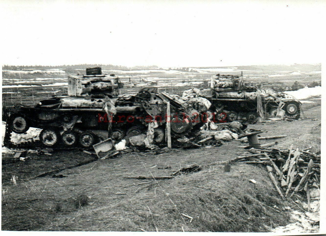 Foto, Wk2, zerstörte Panzer nahe Welisch in Russland