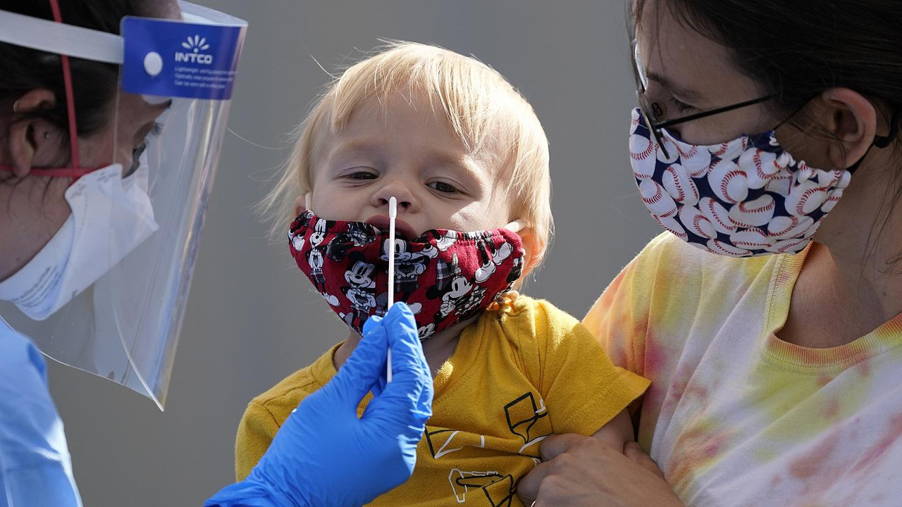 Niños desarrollan el doble de anticuerpos contra COVID-19 tras contagio, estudio