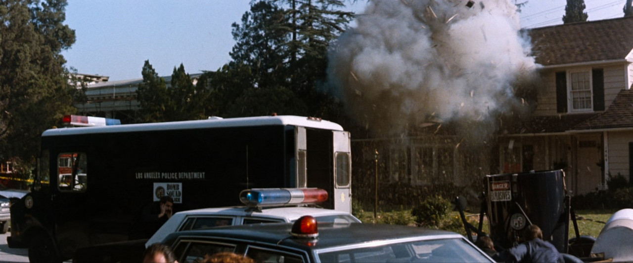 Lethal Weapon 2 1989 (1080p x265 10bit Tigole).mkv_snapshot_00.5