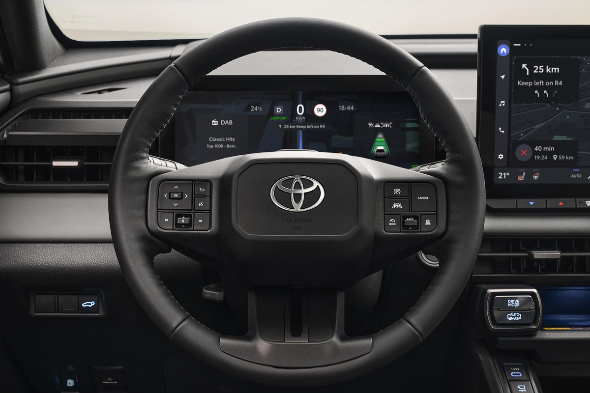 toyota-rav4-2026-interior-05-682d6ddc99d88.jpg