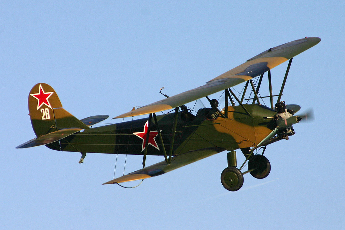 Polikarpov Po-2 como el que pilotaba Dolina en los primeros días del conflicto