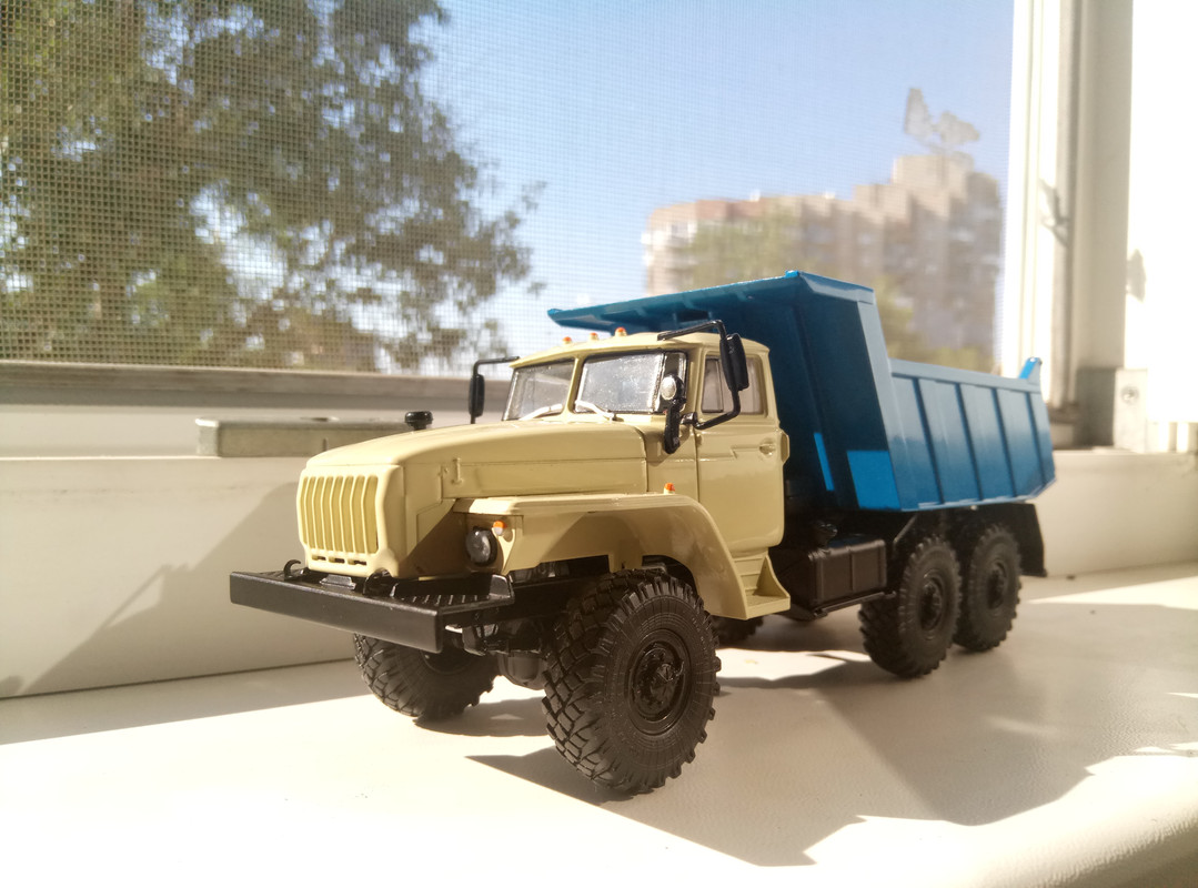 Грузовик Урал 43202