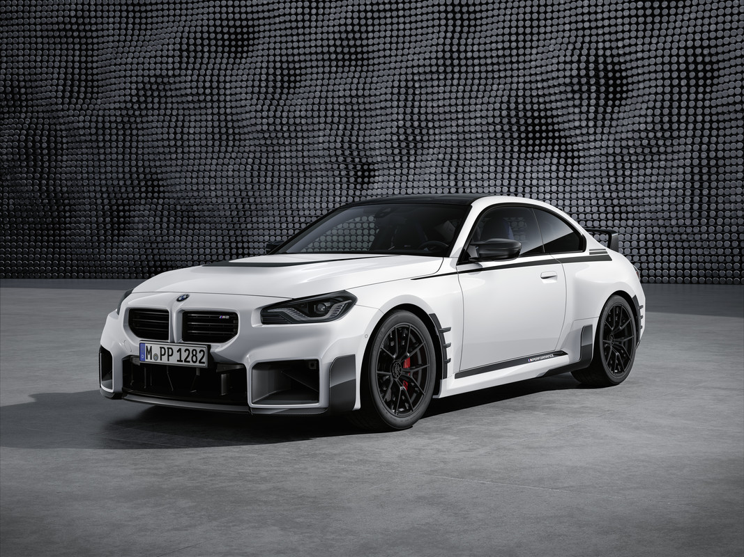 P90484609_highRes_the-bmw-m-performanc