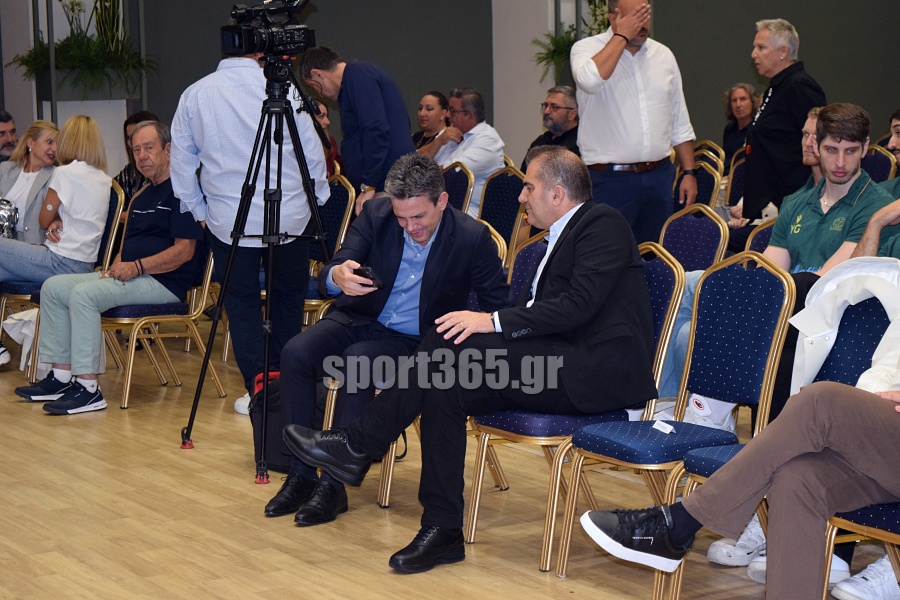 , &Kappa;&alpha;&lambda;&alpha;&mu;ά&tau;&alpha; 80: &Tau;ί&mu;&eta;&sigma;&epsilon; &chi;&omicron;&rho;&eta;&gamma;&omicron;ύ&sigmaf; &kappa;&alpha;&iota; &upsilon;&pi;&omicron;&sigma;&tau;&eta;&rho;&iota;&kappa;&tau;έ&sigmaf;, &pi;&alpha;&rho;&omicron;&upsilon;&sigma;ί&alpha;&sigma;&epsilon; &tau;&eta; &phi;&alpha;&nu;έ&lambda;&alpha; &kappa;&alpha;&iota; &tau;&omicron; ό&rho;&alpha;&mu;&alpha; &gamma;&iota;&alpha; &tau;&eta; Volley League – &Phi;&omega;&tau;&omicron;&gamma;&rho;&alpha;&phi;ί&epsilon;&sigmaf; &kappa;&alpha;&iota; &beta;ί&nu;&tau;&epsilon;&omicron;