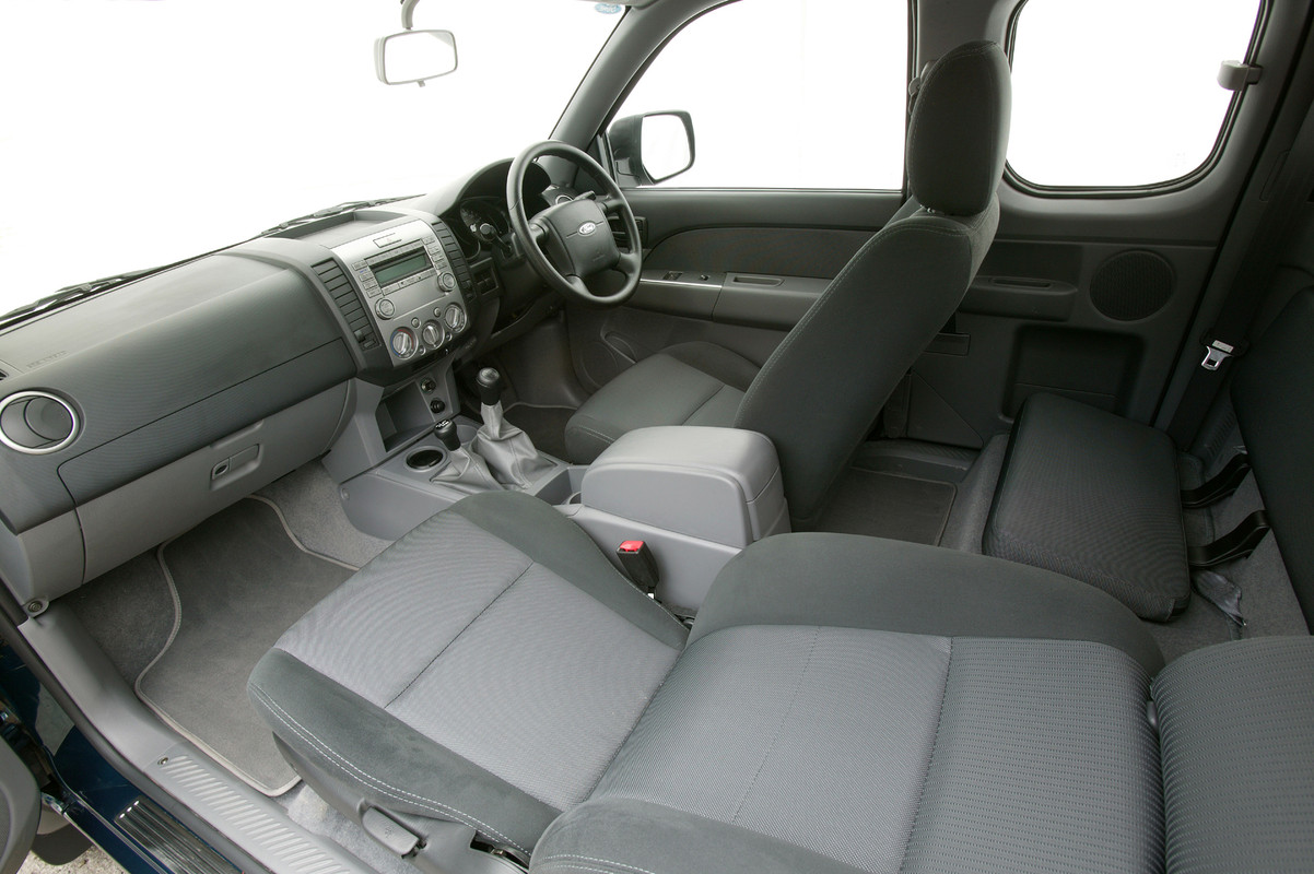 RANGER XLT SUPER CAB INTERIOR 2