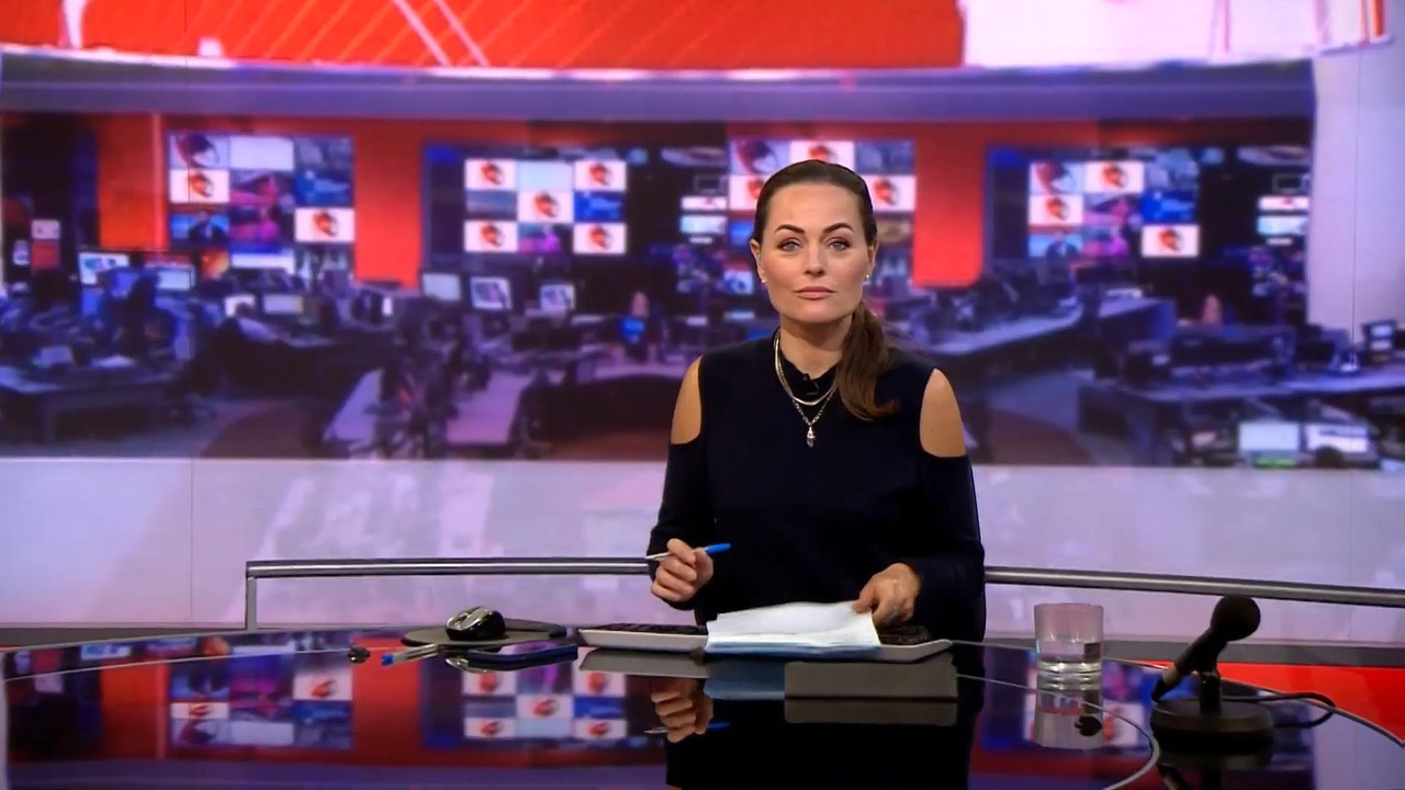 10.15 - 06.00.00 - BBC World News. News. Reporting on the day's inter....ts_snapshot_01.02_[2021.10.
