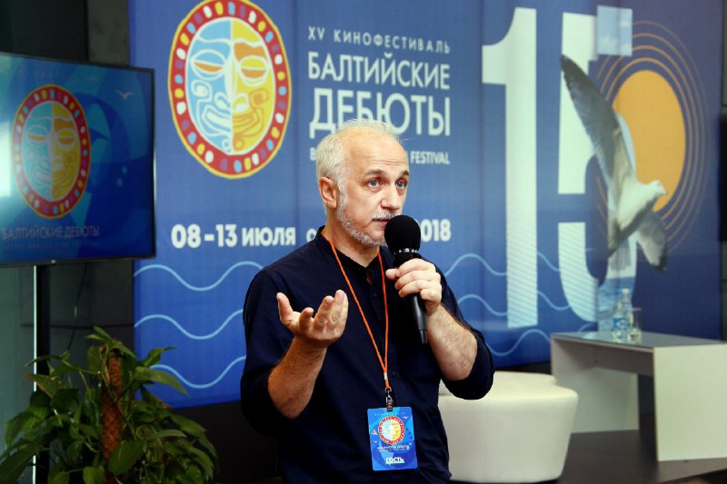 15 Леонид Пожидаев начинает веселый урок