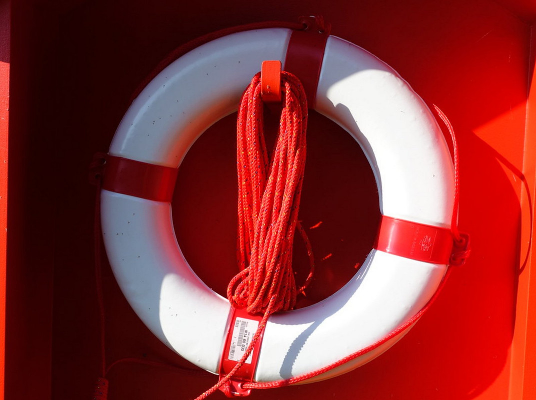 red-lifebelt-dis1.jpg