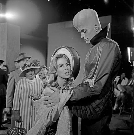 TWILIGHT-ZONE-ITS-A-COOKBOOK-2-FOTOR.jpg