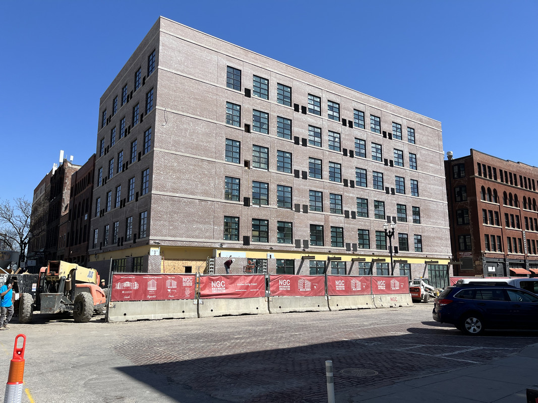 61F2E4A4-DCBE-48D1-A66B-66BBEFC8A69D