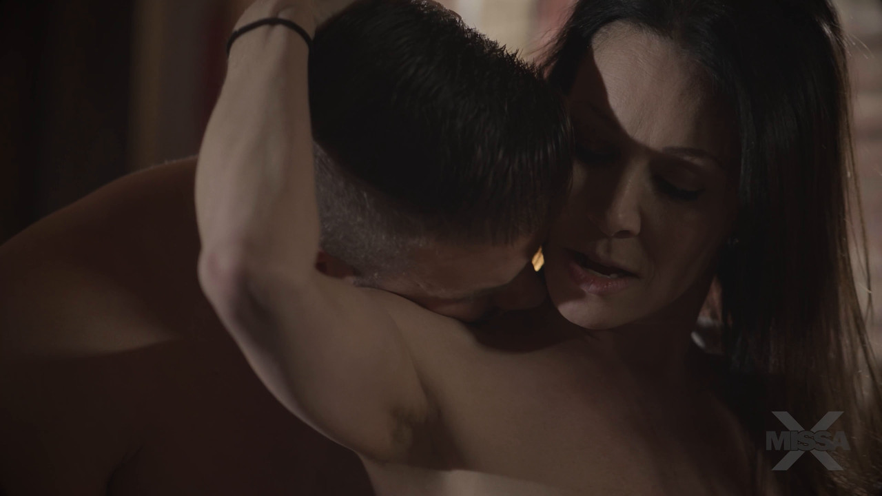 RayVeness - Its Been A While - MISSAX 4K.mp4.0014