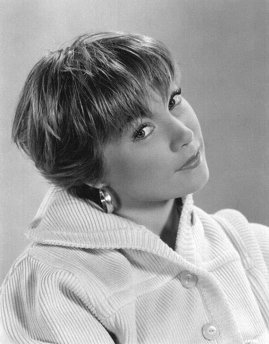 Shirley_MacLaine_b16