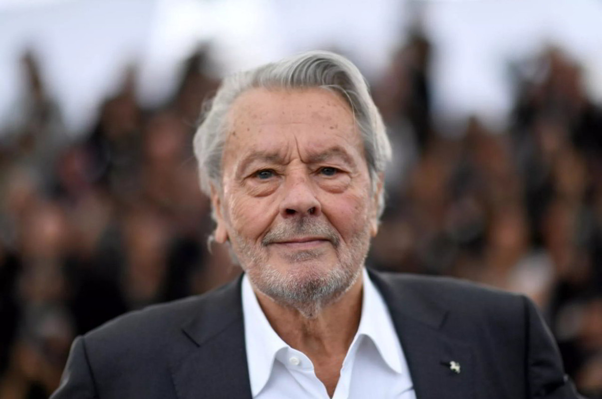 L'attore francese Alain Delon decide di porre fine alla sua vita attraverso l'eutanasia