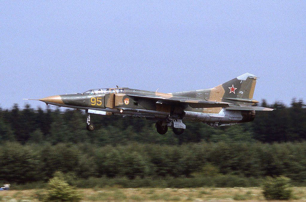 19 GvAPIB Mig-23UB 95 Yellow (2) [Lärz 8.92]
