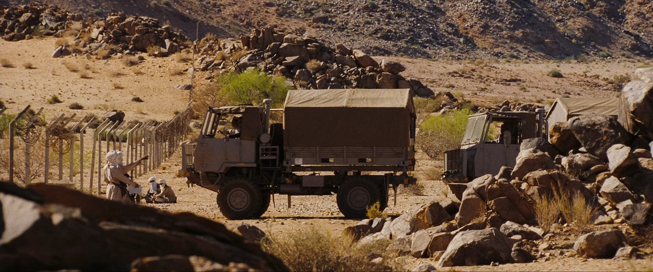 Lord of War 2005 (1080p x265 10bit Tigole).mkv_snapshot_01.55.06