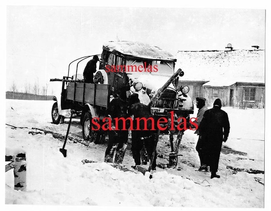 Luftwaffe Kübelwagen PKW auf LKW Winterkampf