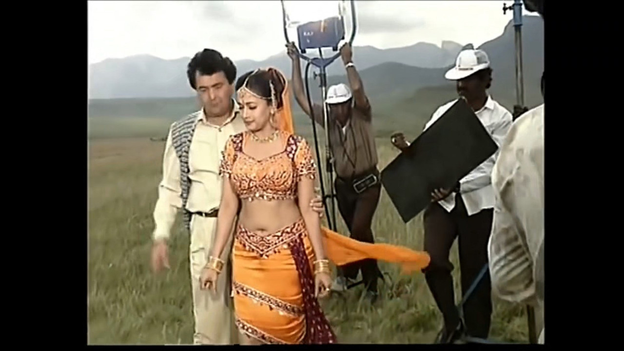 Madhuri Dixit Sexiest Navel.mkv_snapshot_01.22.432