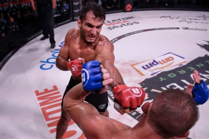 Гегард Мусаси срещу Джони Еблен през юни в Bellator