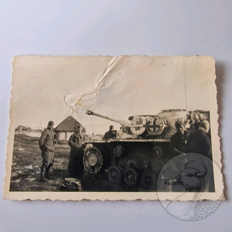 Foto 2WK Wehrmacht Sturmgeschütz StuG III Panzer Soldaten Reparatur (4)