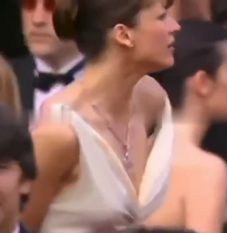 3法兰西国宝级女神 苏菲玛索 电影节首映衣服脱落不慎露点 早年更是拍摄大尺度三级全裸出镜 年轻时真是绝世颜值