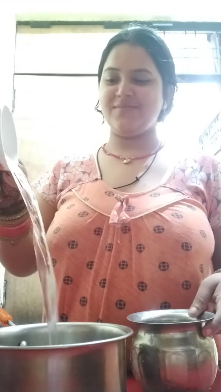 hot busty lady round boobs and nipple pokie in red churidhar webm snapshot 00 03 434 — Postimages