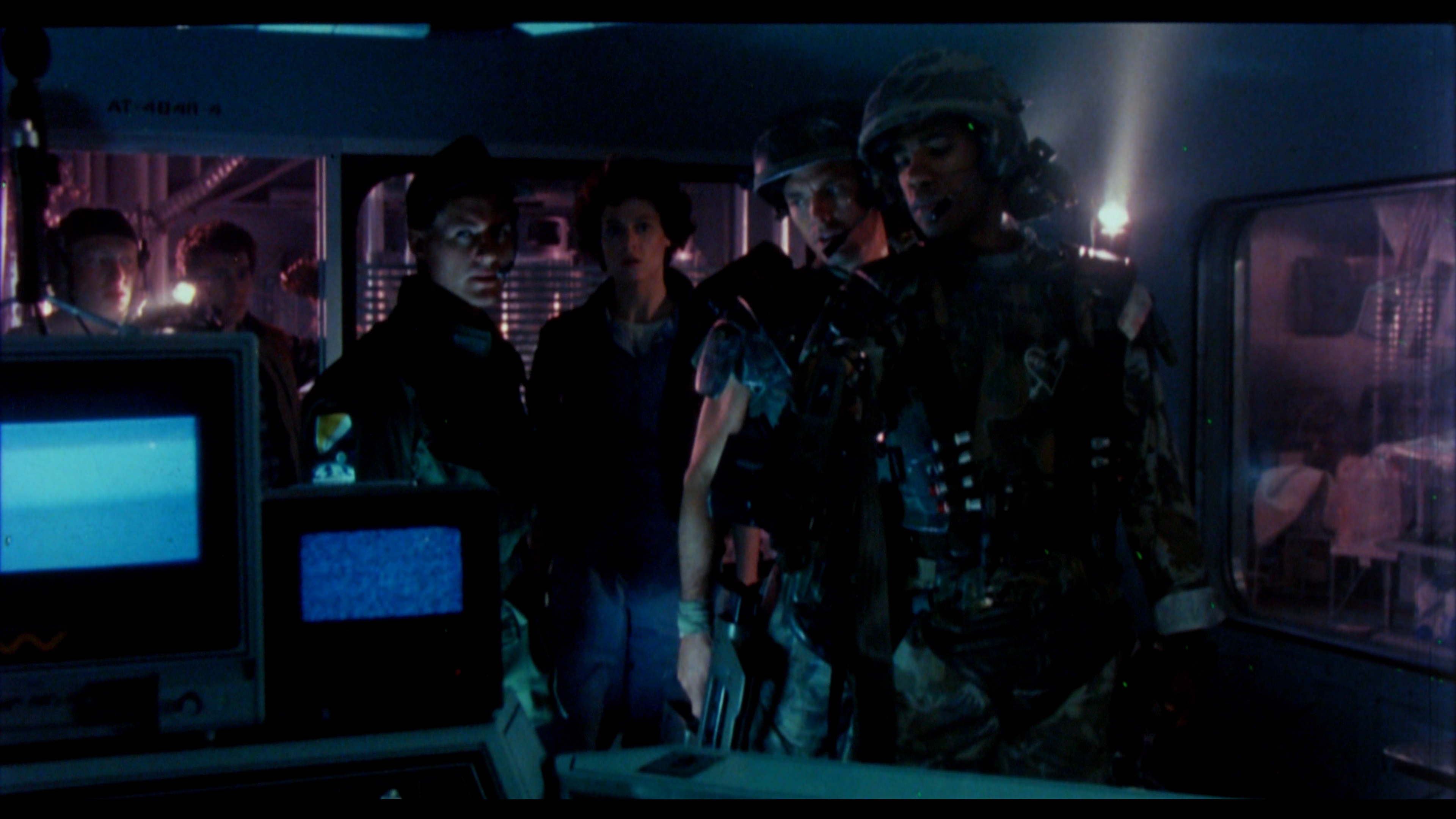 [Image: Aliens-UHD-mkv-snapshot-00-44-15-717.jpg]