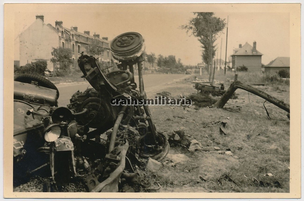Orig. Foto zerstörte Krad Motorrad d. 4.Pz.Div. 