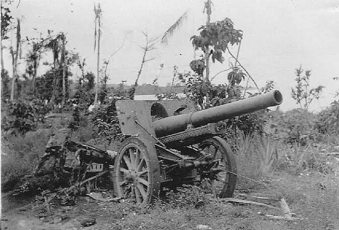 Photos avant-apres WWII - Page 27 L-une-des-c-l-bres-pi-ces-d-artillerie-japonaises-de-150-mm-Pistol-Pete-toujours-Guadalcanal