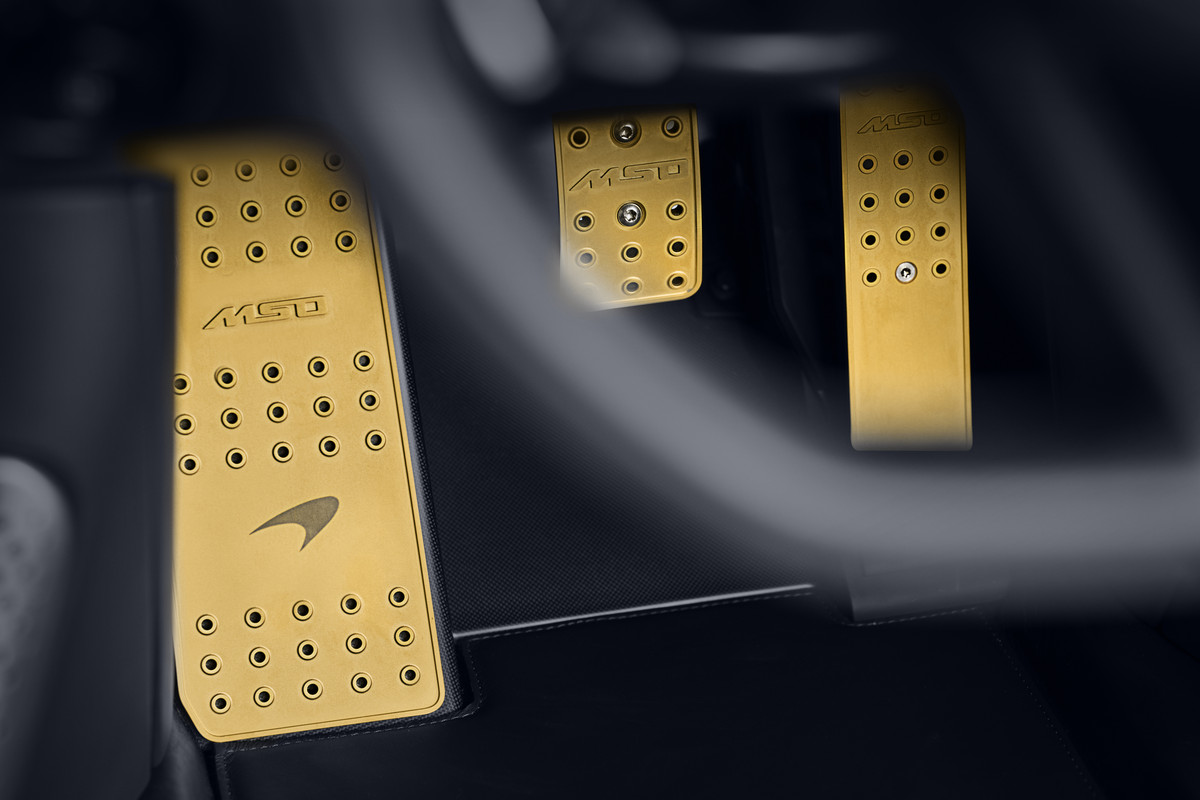 Albert10Detail-pedals