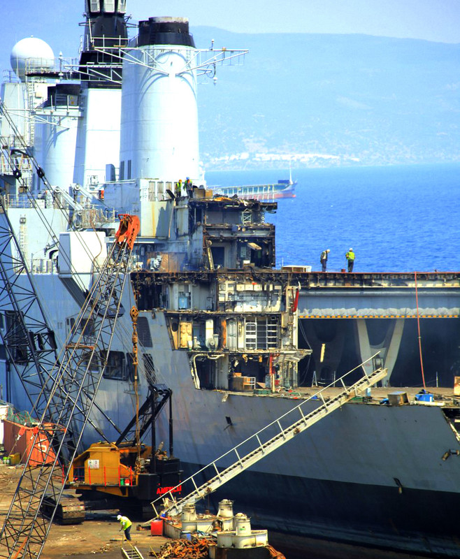 HMS Ark Royal (R.07) на разборке в Измире (Турция)-1