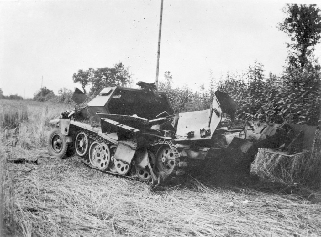 Un SdKfz 251 destruido de la 11ª División en Pierre Fontaine, 1944