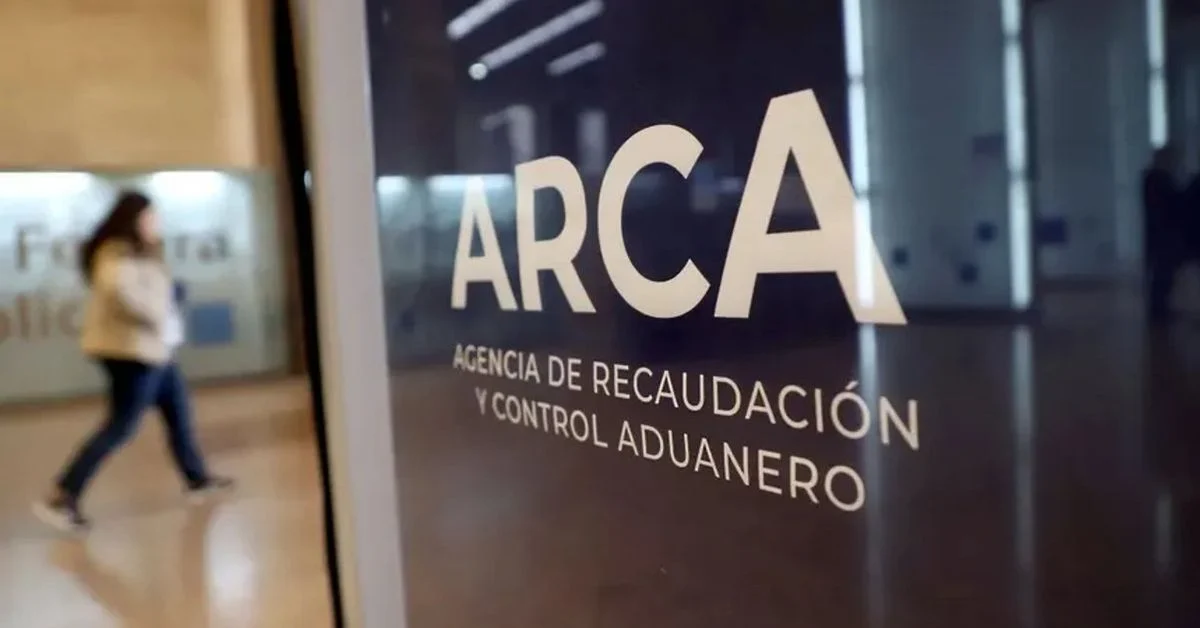 La recaudación fiscal alcanzó los $16 billones en marzo y marcó la octava caída real consecutiva