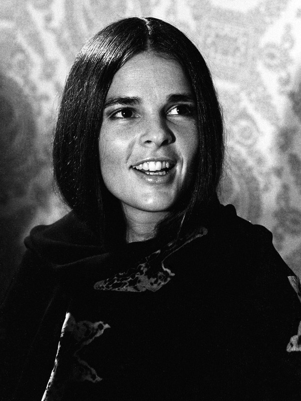 Ali_MacGraw_89