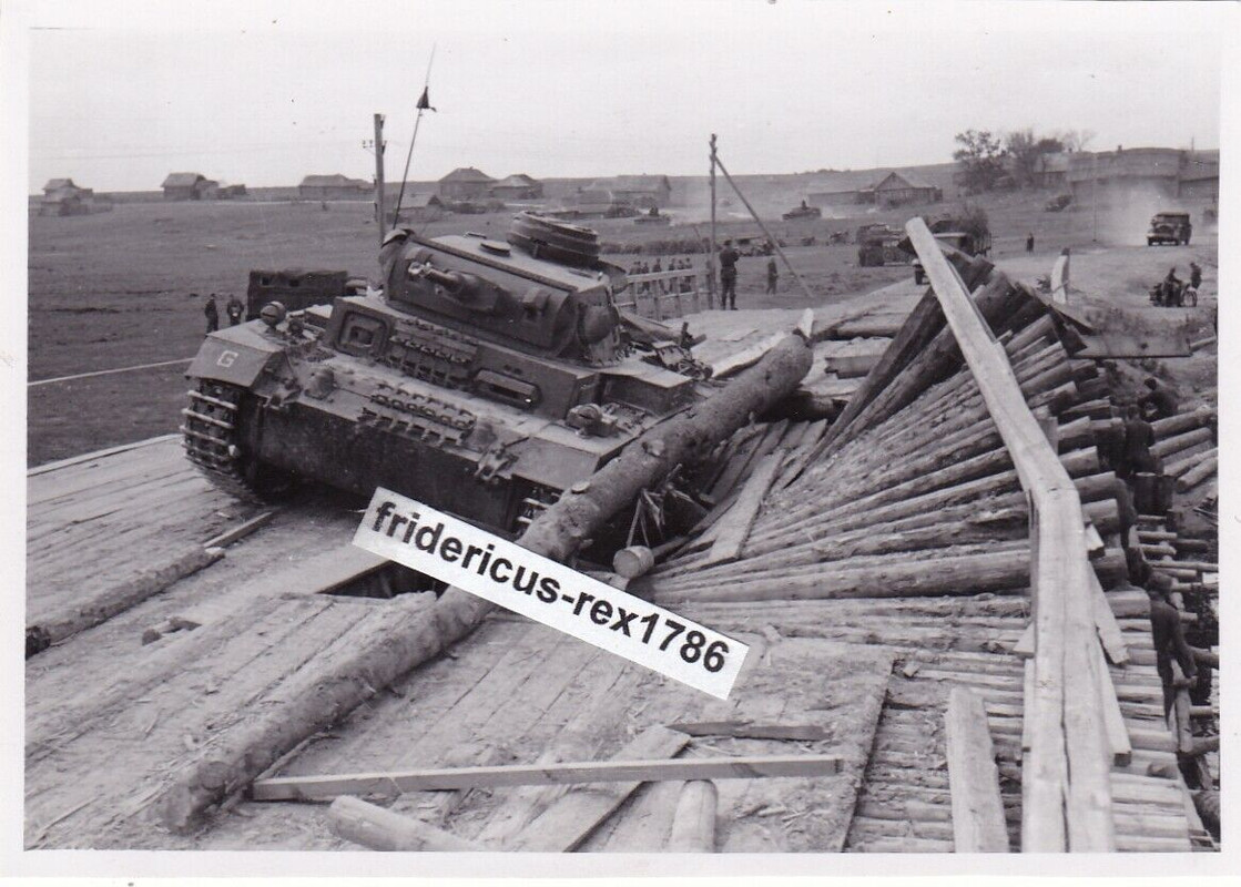 Foto WH Panzer Tank PzKpfw III Combat Unfall Kennung G Holzbrücke eingestürzt