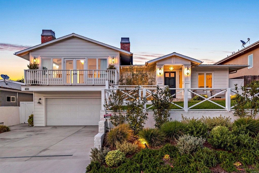 Exterior view of home at 433 Seaward Road, Corona del Mar, California