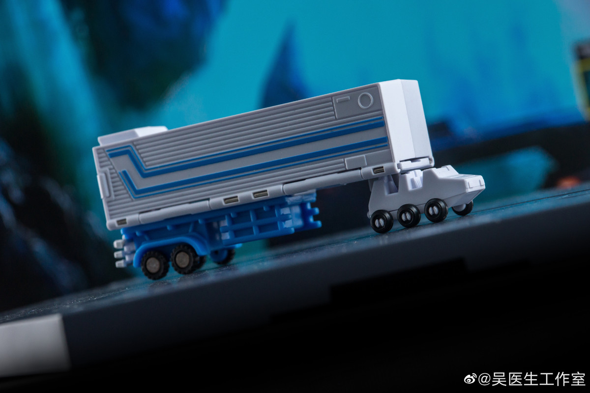 Dr-Wu-White-Hoodle-03