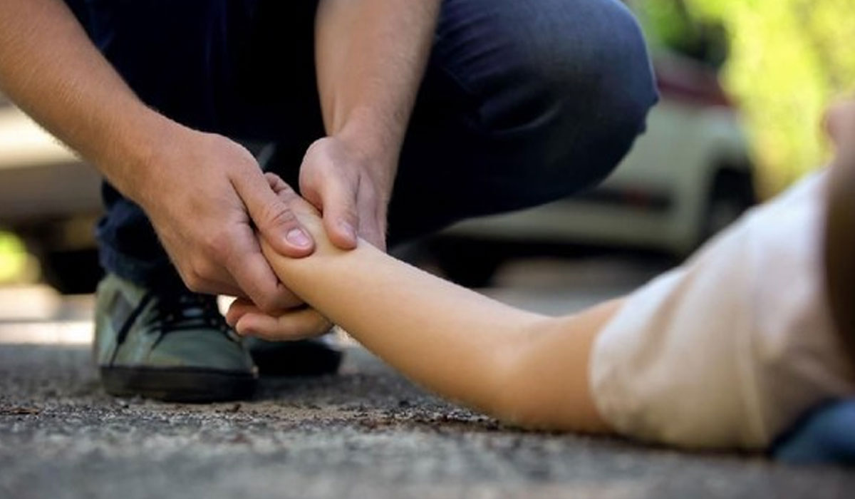 Tragis! Wanita Tewas Ditabrak Truk Tronton di Kaligawe Semarang! Tragis! Wanita Tewas Ditabrak Truk Tronton di Kaligawe Semarang!