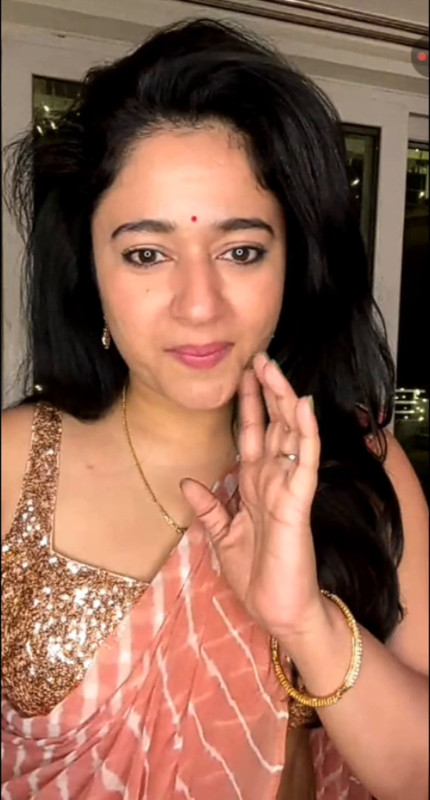 Poonam Bajwa Saree Live mp4 0008