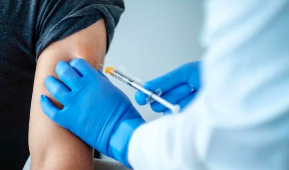 OMS desmiente que las vacunas afectan la fertilidad y desempeño sexual