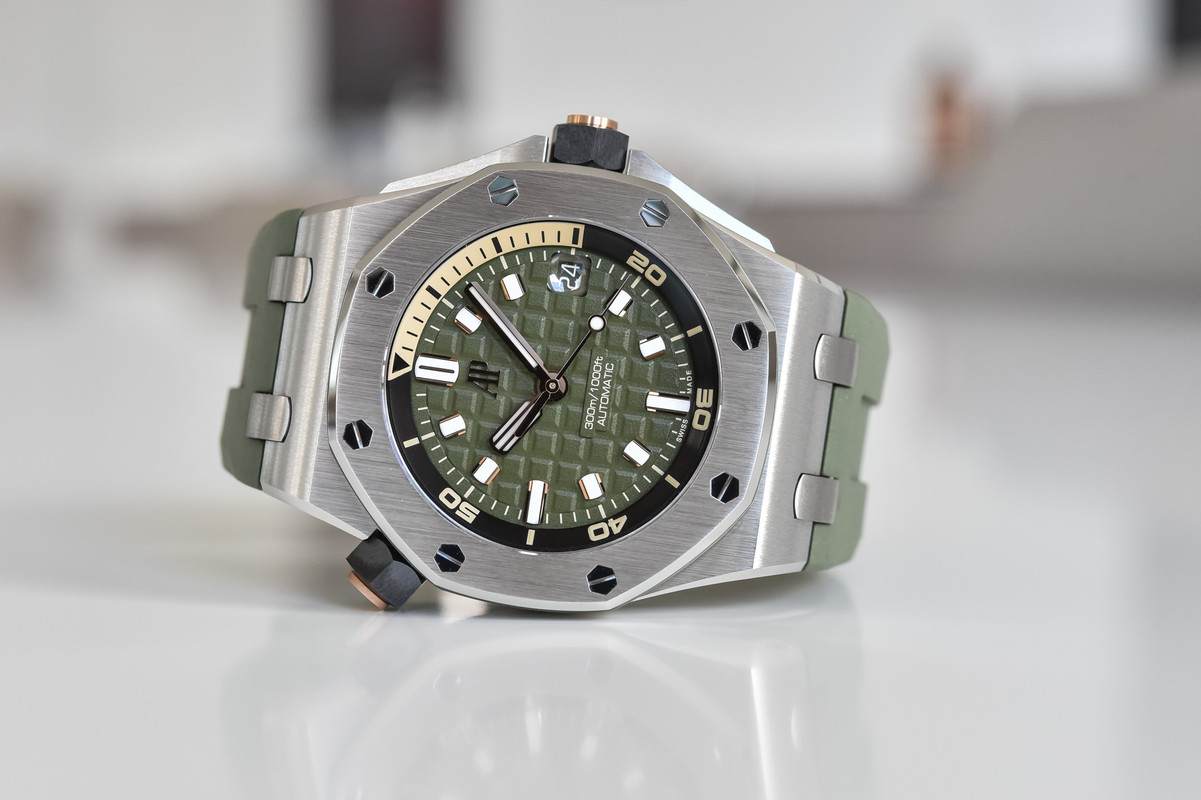 2021-Audemars-Piguet-Royal-Oak-Offshore-Diver-42mm-15720ST.OO_.A052CA.01-6