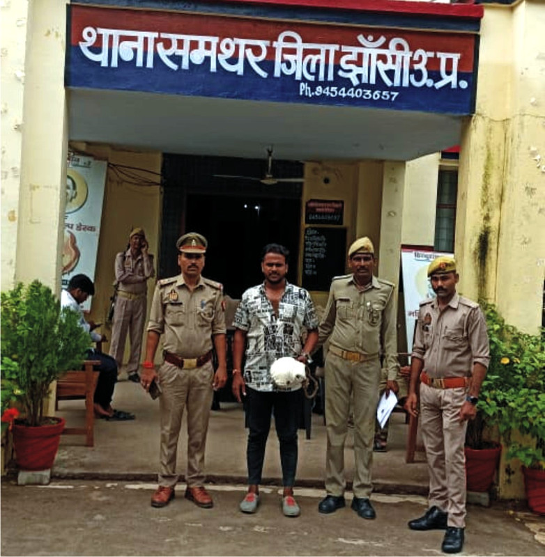 वाहन चेकिंग के द्वारा 1 किलो 200 ग्राम गांजे के साथ एक युवक को पकड़ा