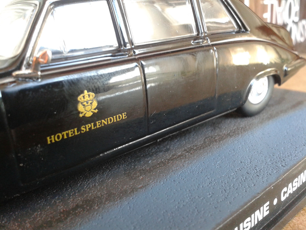 1987 Daimler DS420 Limousine (Universal Hobbies-Bond Collection) (1)