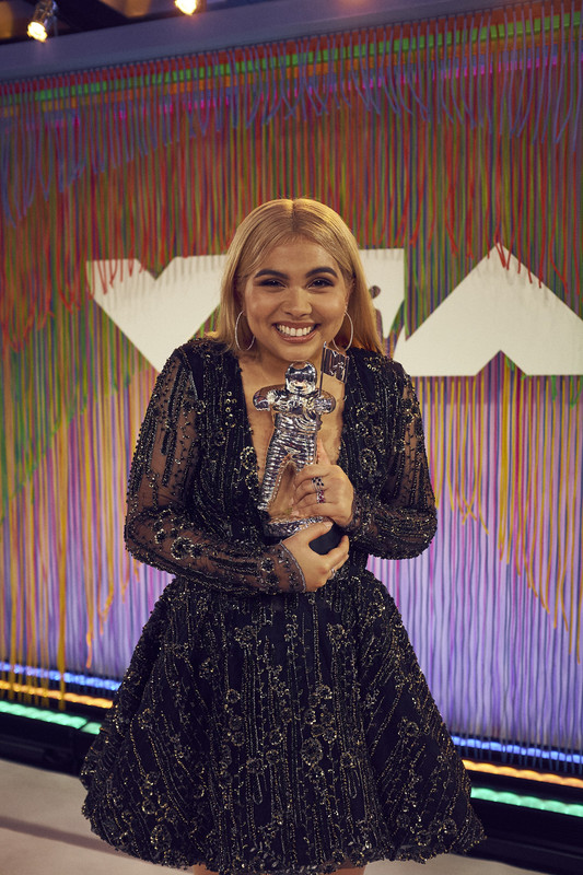 hayley wins VMA Awards