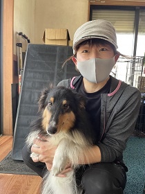 犬舎清掃スタッフ 飯島さん