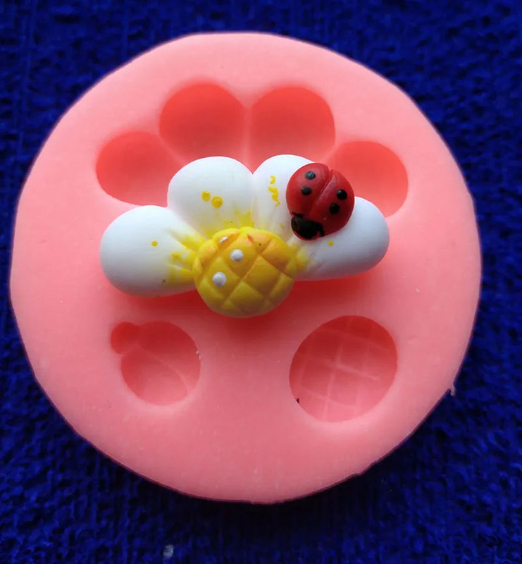 Molde en Silicona Media flor Con coquito insecto para apliques
