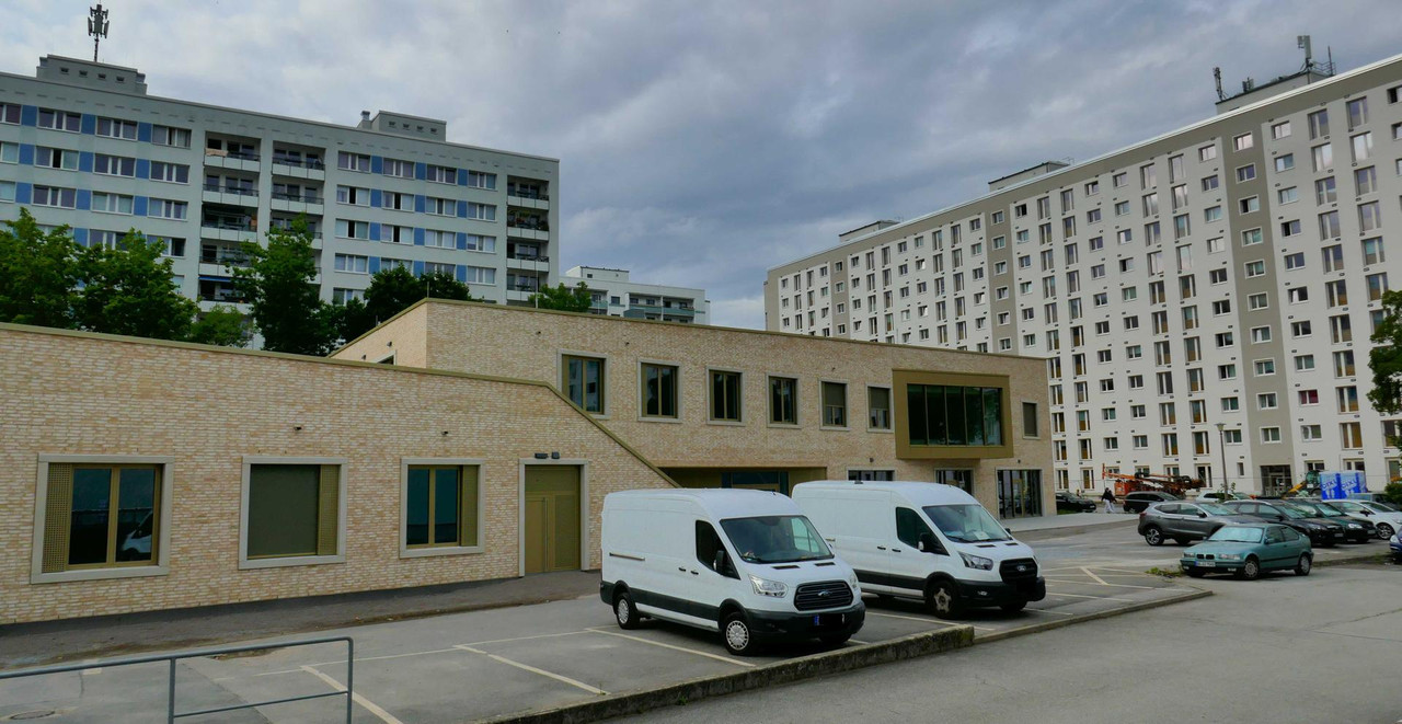 Bild: https://i.postimg.cc/J4FBRQ0H/P1370279.jpg
