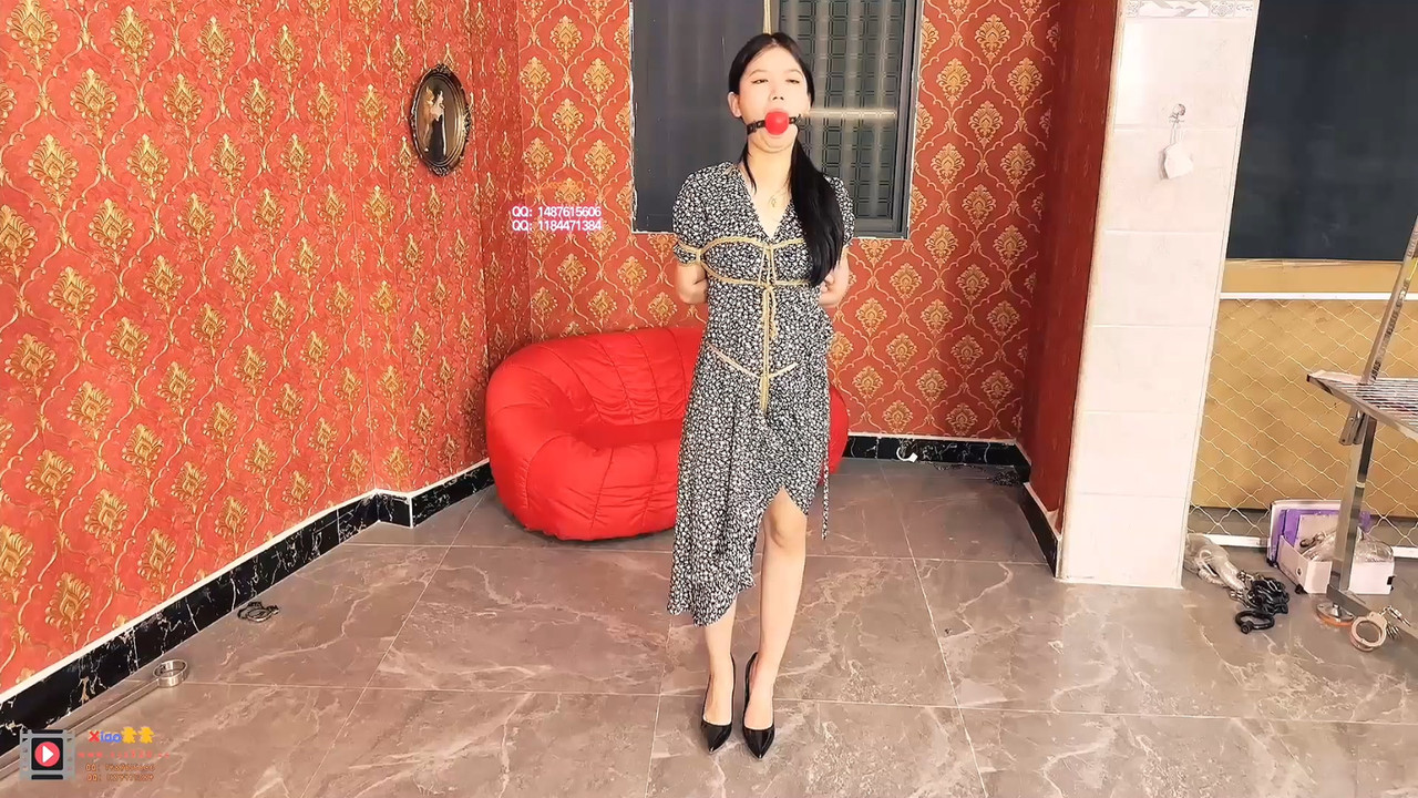 xiao素素 小美女佳佳体验铁笼.mp4_20230513_131319.231