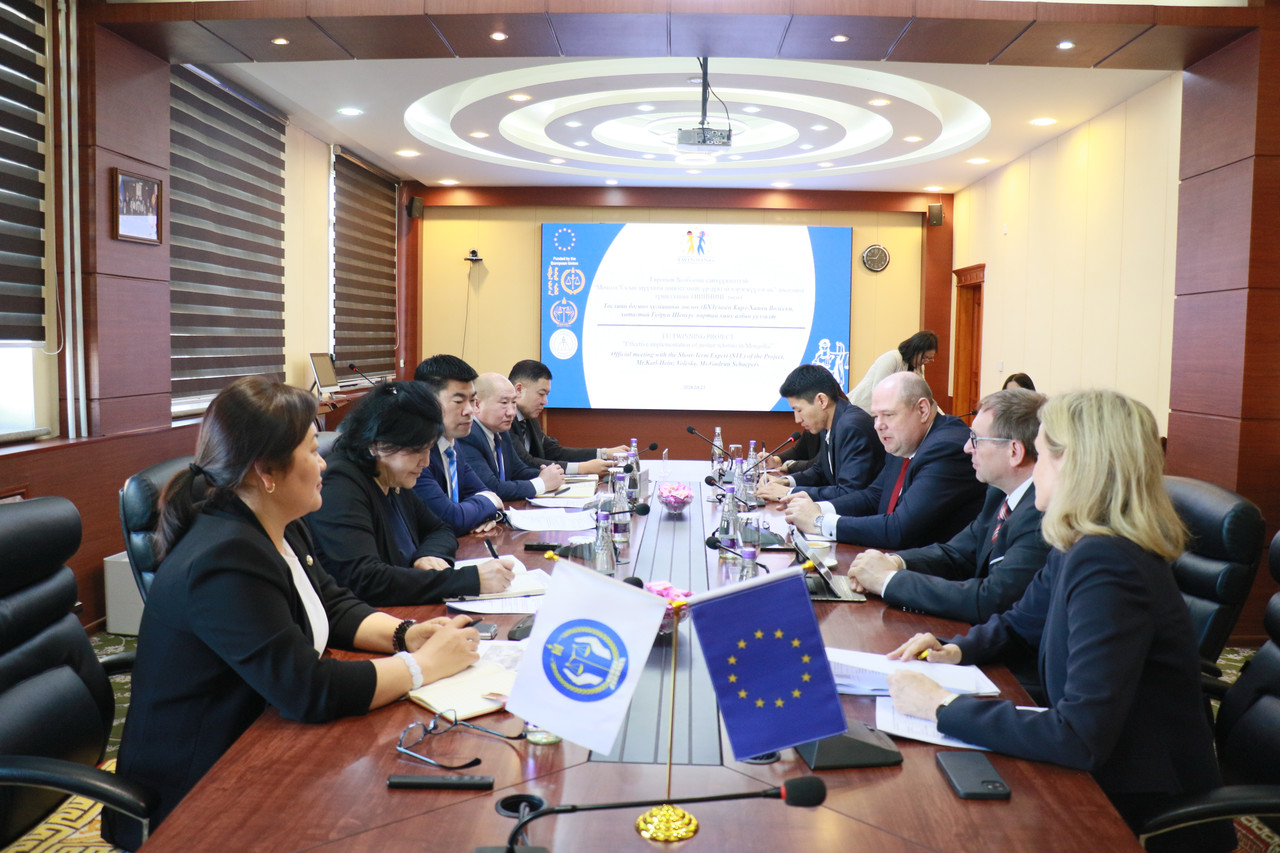 Шүүхийн ерөнхий зөвлөлийн дарга, гишүүд “Твиннинг” төслийн богино хугацааны зөвлөхүүдтэй уулзалт хийв 