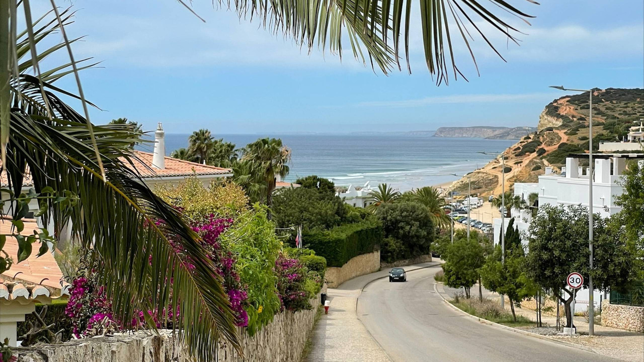 2F9AB6FA-E37D-4890-9511-CA811D358B2F